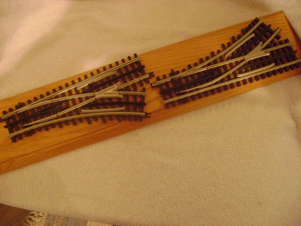 Atlas 3-Rail O-36 Gauge 6075 and 6076 Left and Right Switches, Nickel Silver. - Image 3 of 3