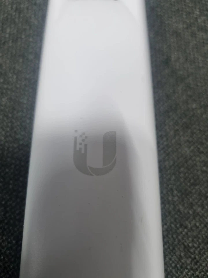 Access Point AC Mesh Ubiquiti UniFi UAP-AC-M  WLAN Wi-Fi 5 Dual Band - Immagine 2 di 3