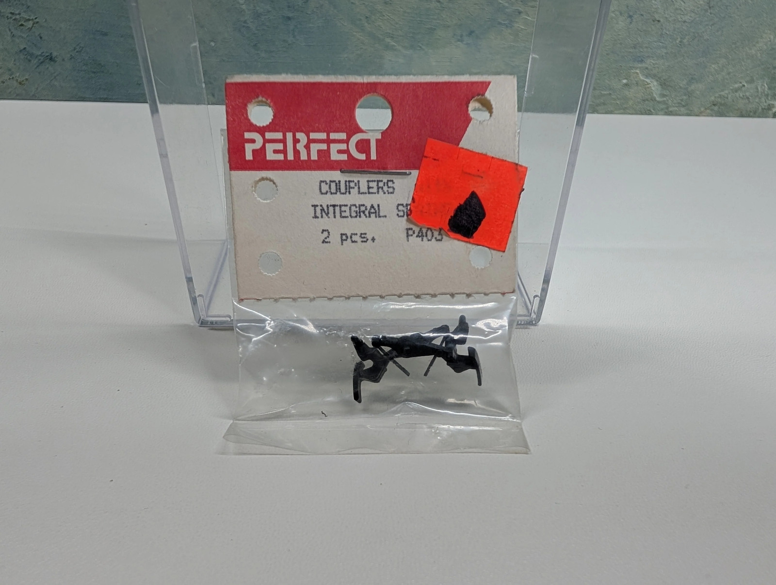 Perfect P403 HO Scale Couplers with Integral Spring (2pcs) READ