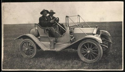 Fotografie Atelier Milne, Alberta, Auto Overland Cabrio 1909 /10 