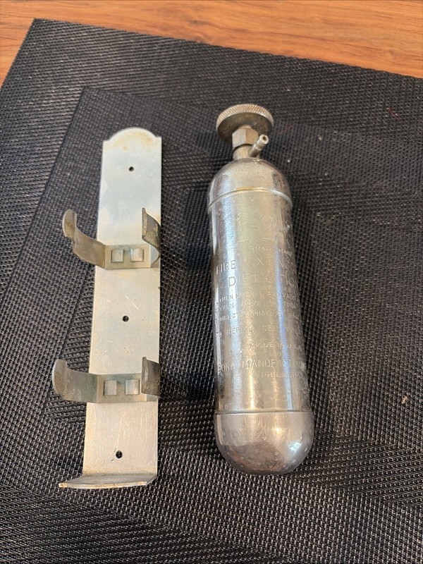 BOKA Manufacturing Fire Extinguisher Mini With Bracket