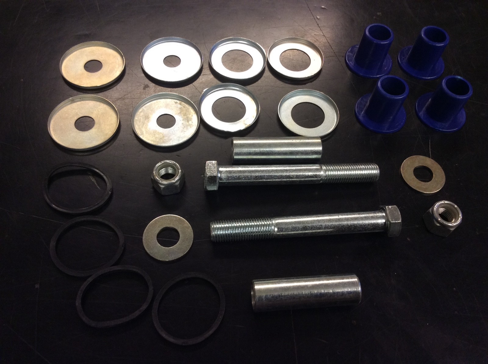 TRIUMPH SPITFIRE, GT6, HERALD, VITESSE REAR TRUNNION BUSH & BOLT KIT