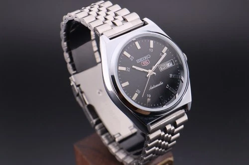 Vintage Seiko 5  Automatic 6309A Men's Wrist Watch, Day / Date- Japan Made