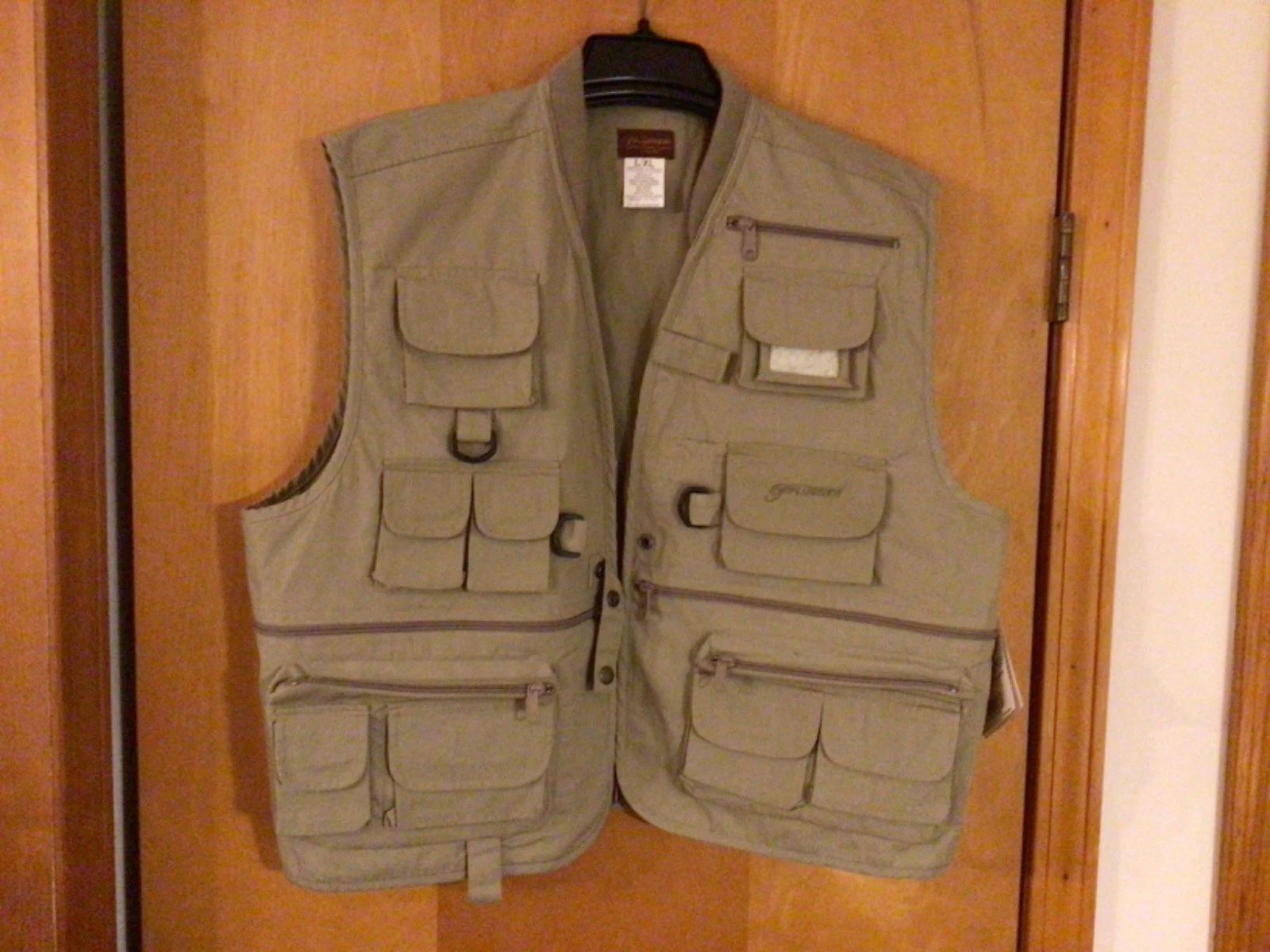 Pflueger Deluxe Fly Fishing Vest Mens L/XL Tan Zip Front Pockets NWT #CB35-5