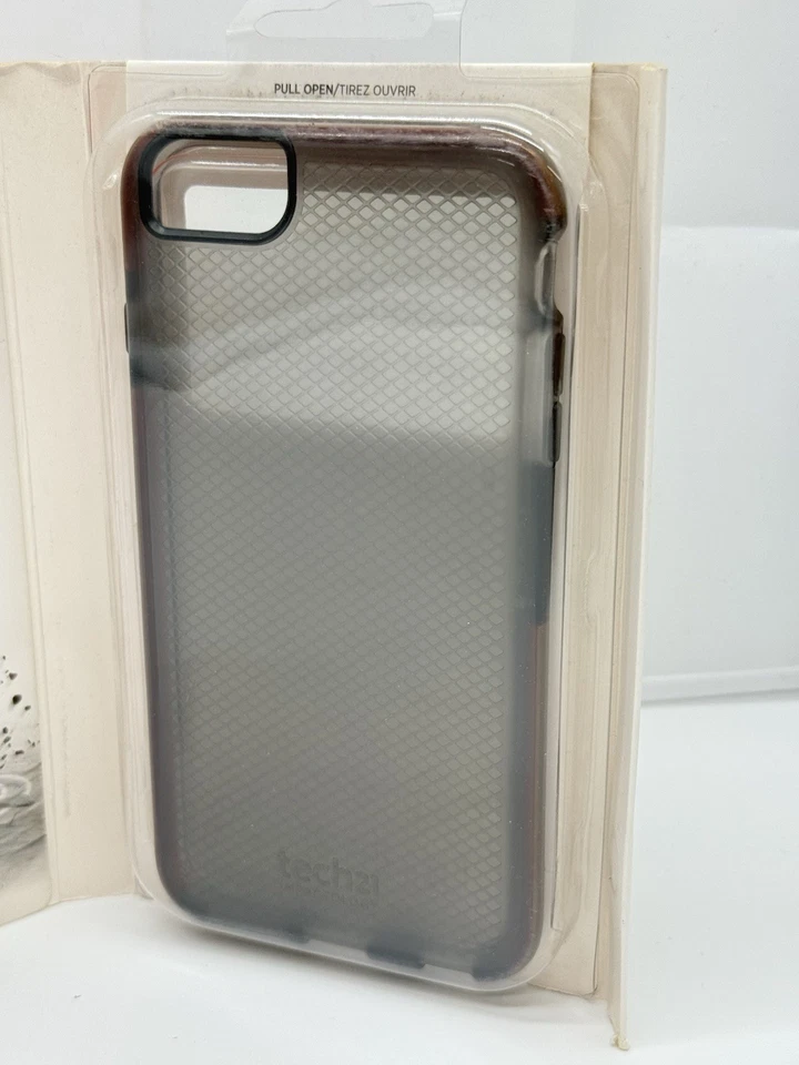 Tech21 Impactology Classic Check Flexible Phone Case For iPhone 6 Plus - Image 3 of 4