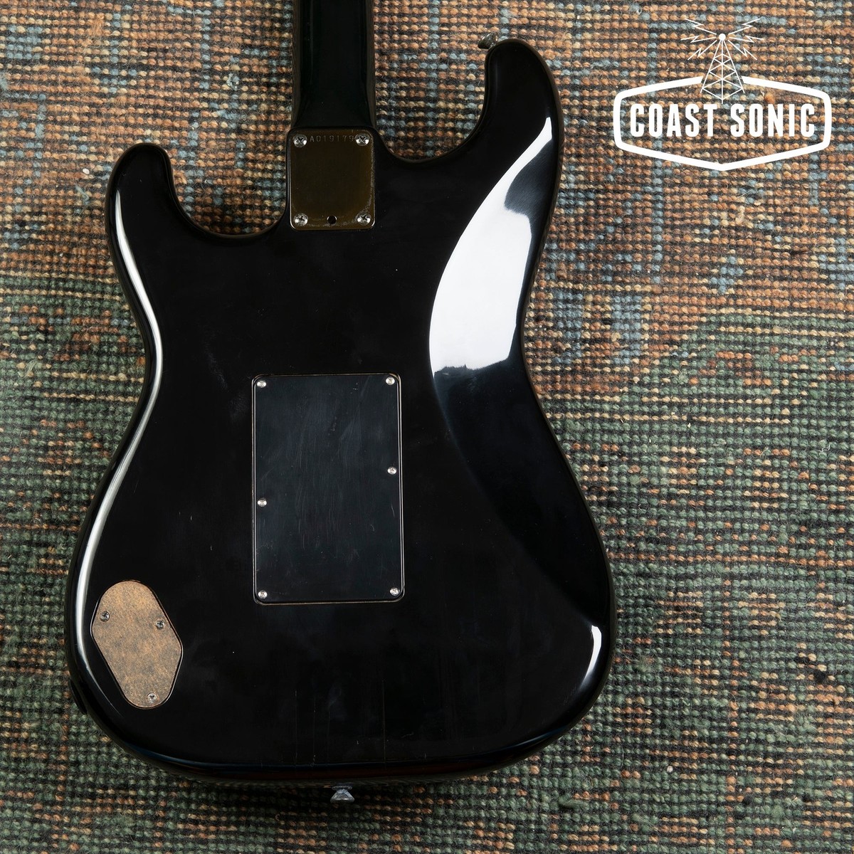 ギター Fender JAPAN Stratocaster boxer st-555 1985 Fender Boxer Series Stratocaster ST-555 All Black Made in
