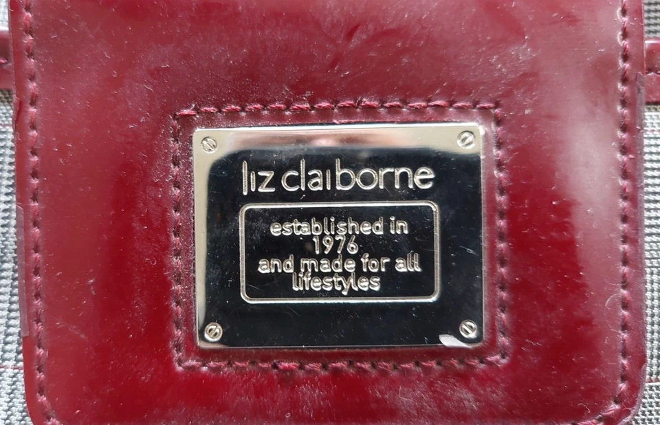 Liz Claiborne Carryon Rolling Travel Luggage Overnight Bag 20"L x 11"W x12"T - Image 2 of 4