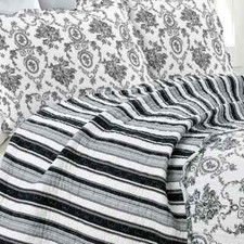 NEW  COZY ELEGANT CHIC GREY BLACK FLORAL FRENCH ROSE MEDALLION SOFT QUILT SET