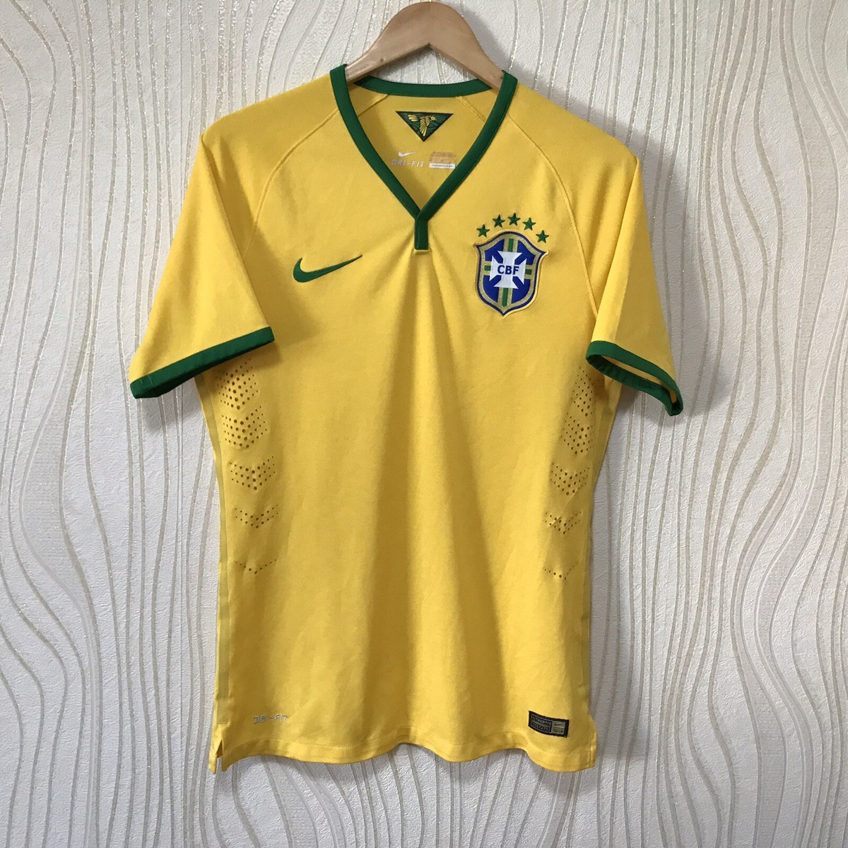 BRASIL 2014 HOME FOOTBALL SHIRT SOCCER JERSEY AUTHENTIC NIKE