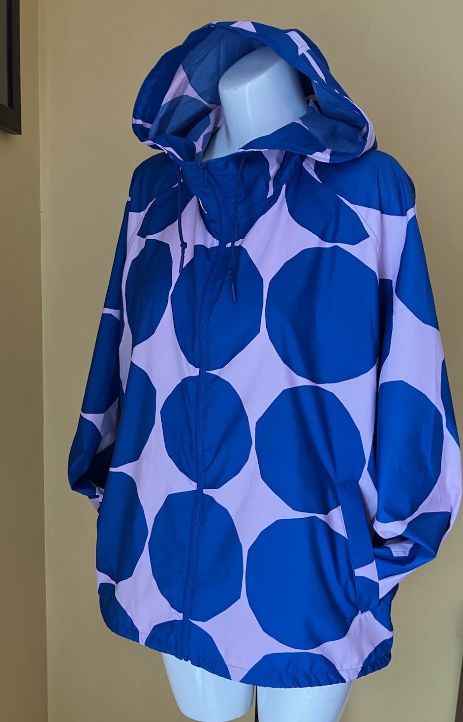 Marimekko Uniqlo Large Dot Jacket Wind Breaker Blue Pink Hood Zip Front XL thumbnail 11