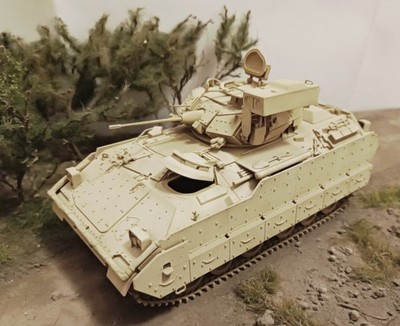 1/35 TAMIYA US M3A3 BRADLEY TRUPPENTRANSPORTER  GEBAUT, LACKIERT DEFEKT !
