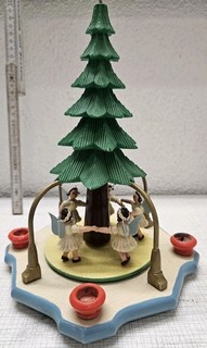 DDR Weihnachten Erzgebirgische Weihnachtspyramide aus Holz Engel mit Christbaum