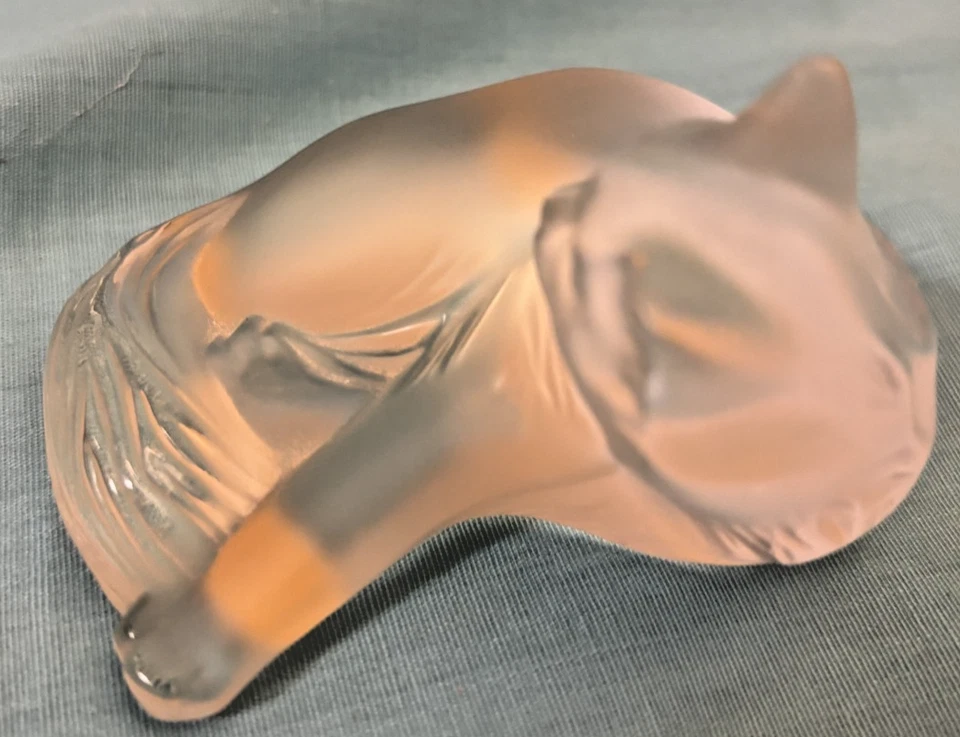 Estatuilla Lalique France Happy Cat Laying esmerilada transparente firmada Foto 2 de 4