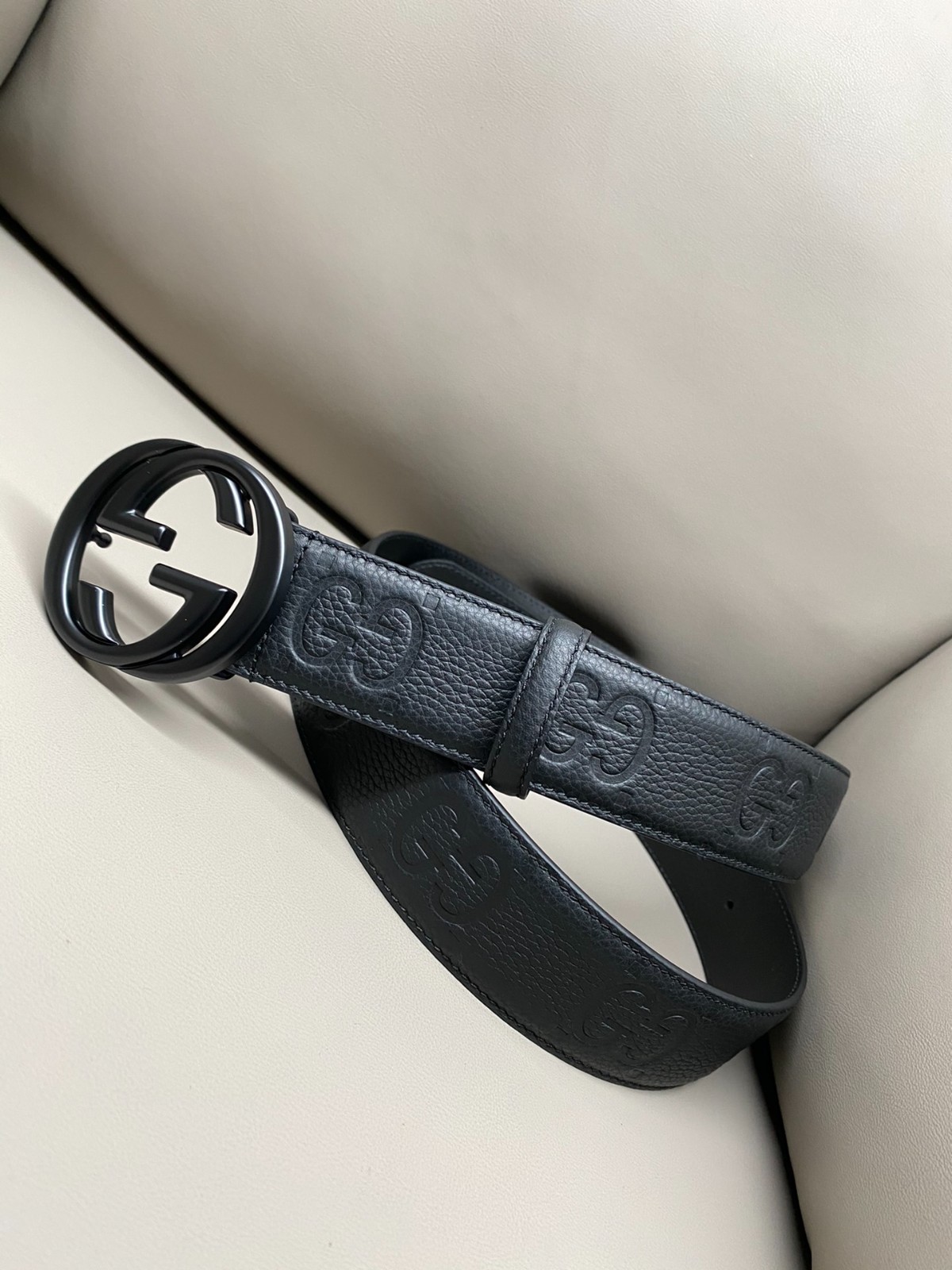 Gucci Black Leather Belt with Classic Logo Buckle 100% Authentic-image