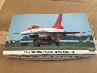 MODEL KIT F 16A FIGHTING FALCON BLACK KNIGHTS BY HASEGAWA 1:72