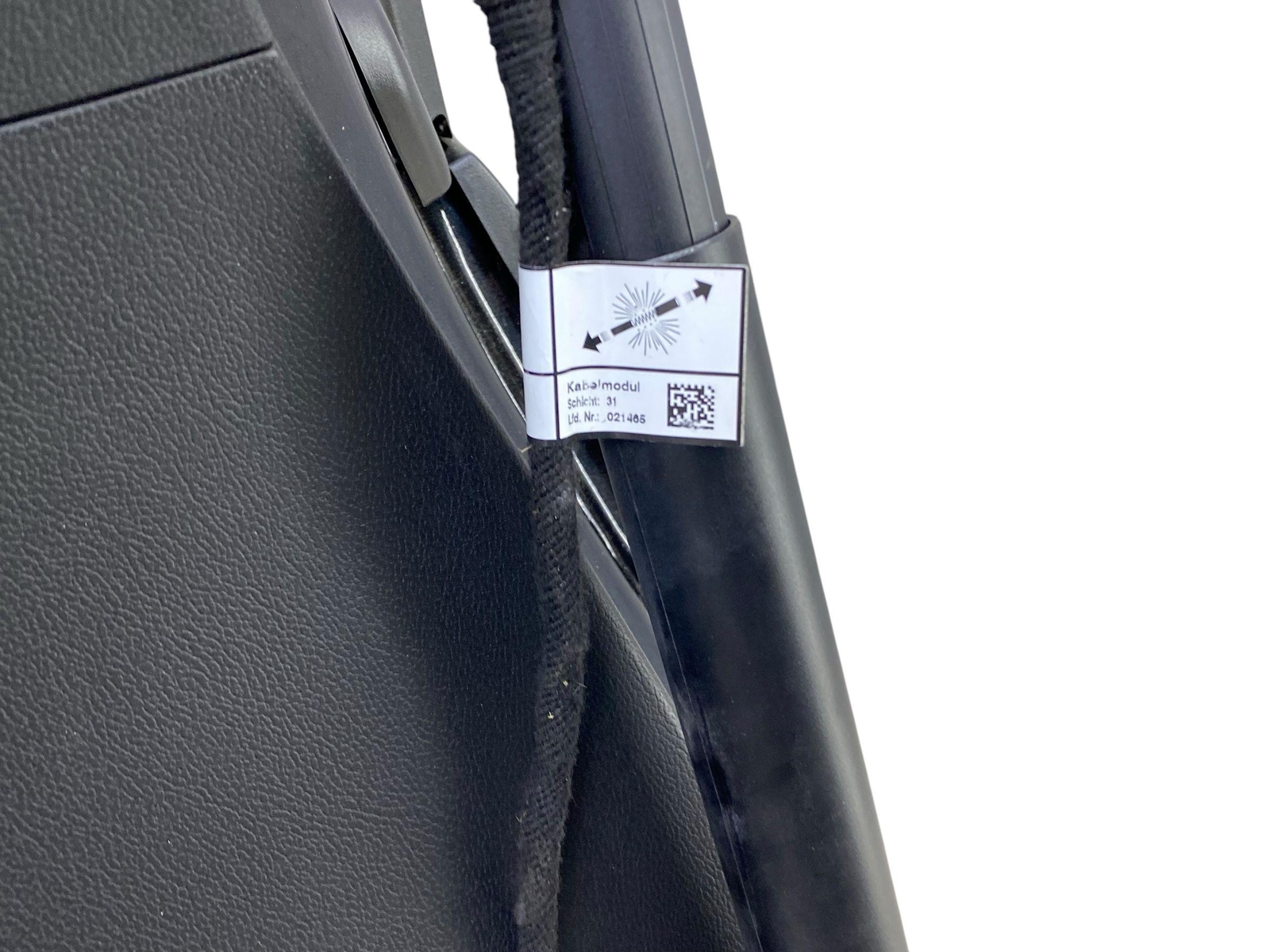 2017-2024 MASERATI LEVANTE MODENA REAR LIFTGATE W/ CAMERA NERO RIBELLE METALLIC