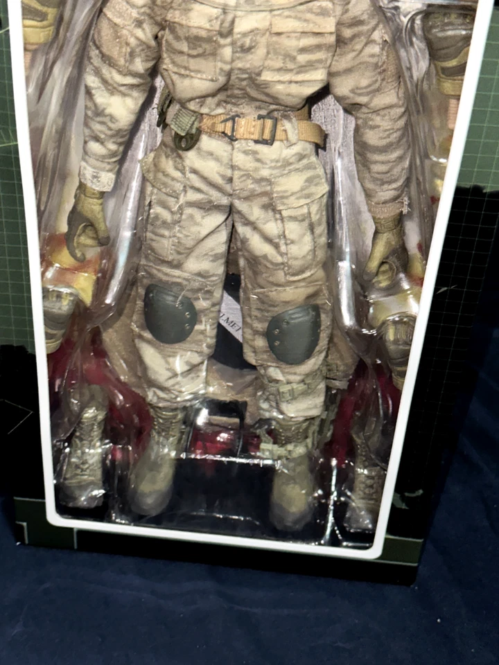 GI JOE DUSTY DESERT TROOPER ESCALA 1/6 FIGURA SELLADA ESPECTÁCULO LATERAL 2011 Foto 4 de 4