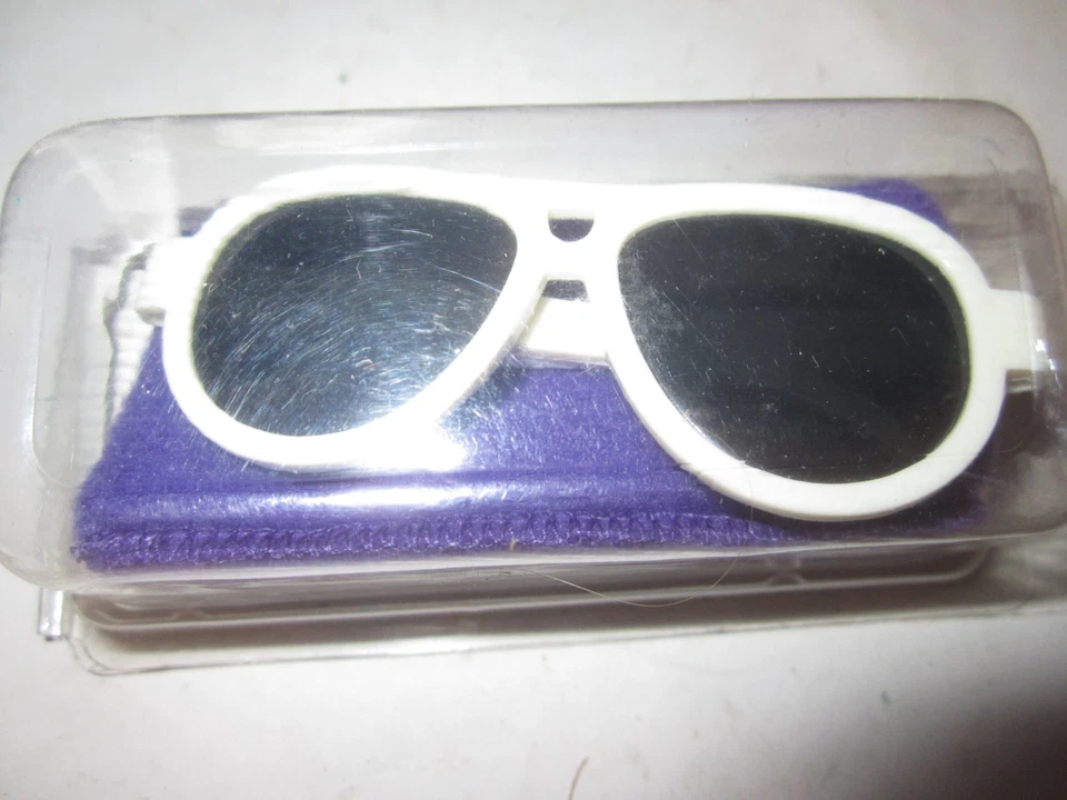 American Girl GO GIRL BLANCO PÚRPURA Estuche Retirado Gafas de Sol para Muñeca Nuevo en Paquete Foto 2 de 2