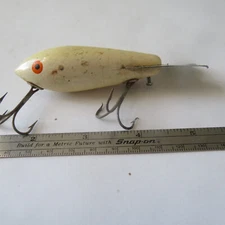FISHING LURE UNKNOWN 3"  WOOD BOMBER TYPE DEEP DIVE   WHITE