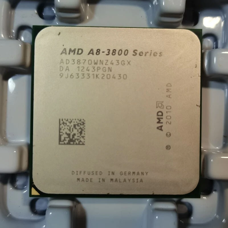 A8-3870K AMD 3GHz A8-Series AD3870WNZ43GX Quad-Core Socket FM1 CPU Processor - Image 3 of 3