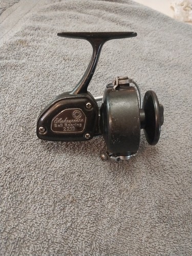 Mulinello da spinning vintage Shakespeare Ball Bearing 2210 usato funziona bene Japan - Foto 1 di 13