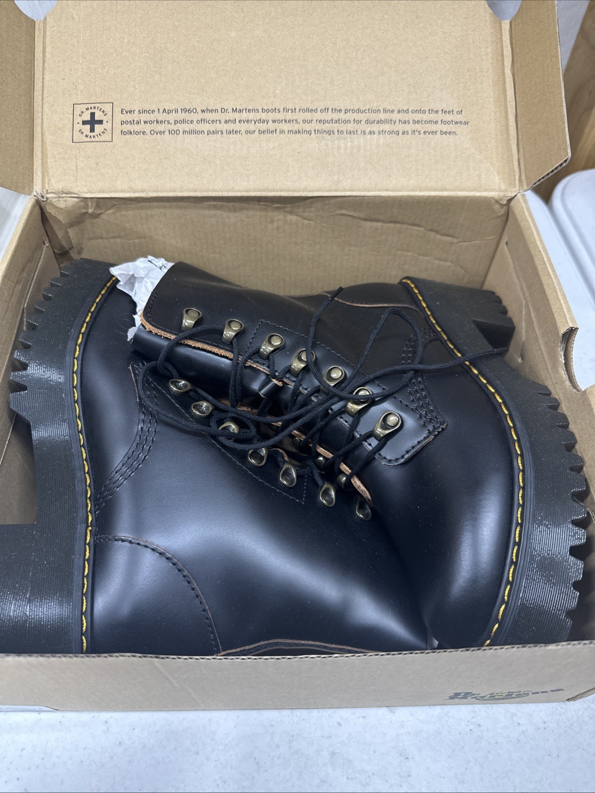 SAOLA Dr. Martens Donna Leona Nero Platform Suola in Gomma Vestibilità Standard Donna Taglia 7