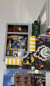 Lego Creator: Assembly Square (10255) 4002 Pcs. Generic Bricks. **Please Read!**