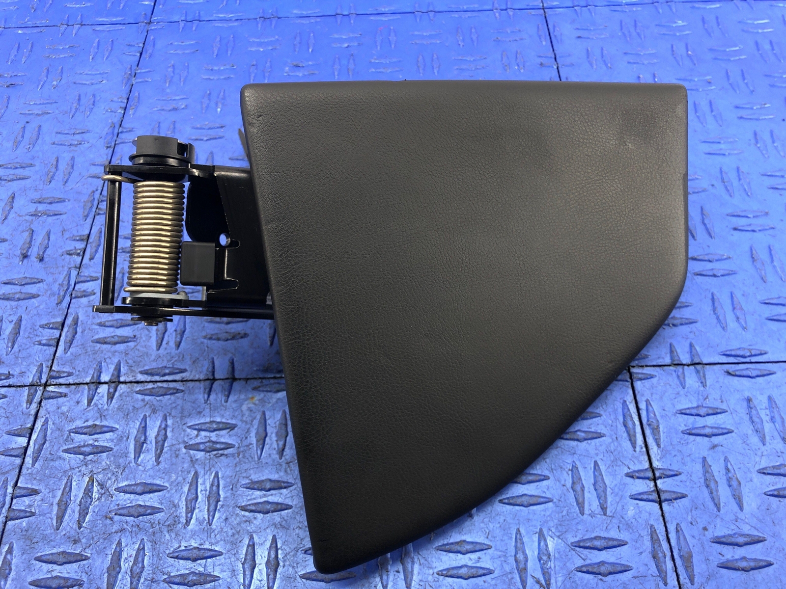 2008-2019 MASERATI GRANTURISMO REAR LEFT HINGE FLAP COVER TRIM 81642400 OEM 2013