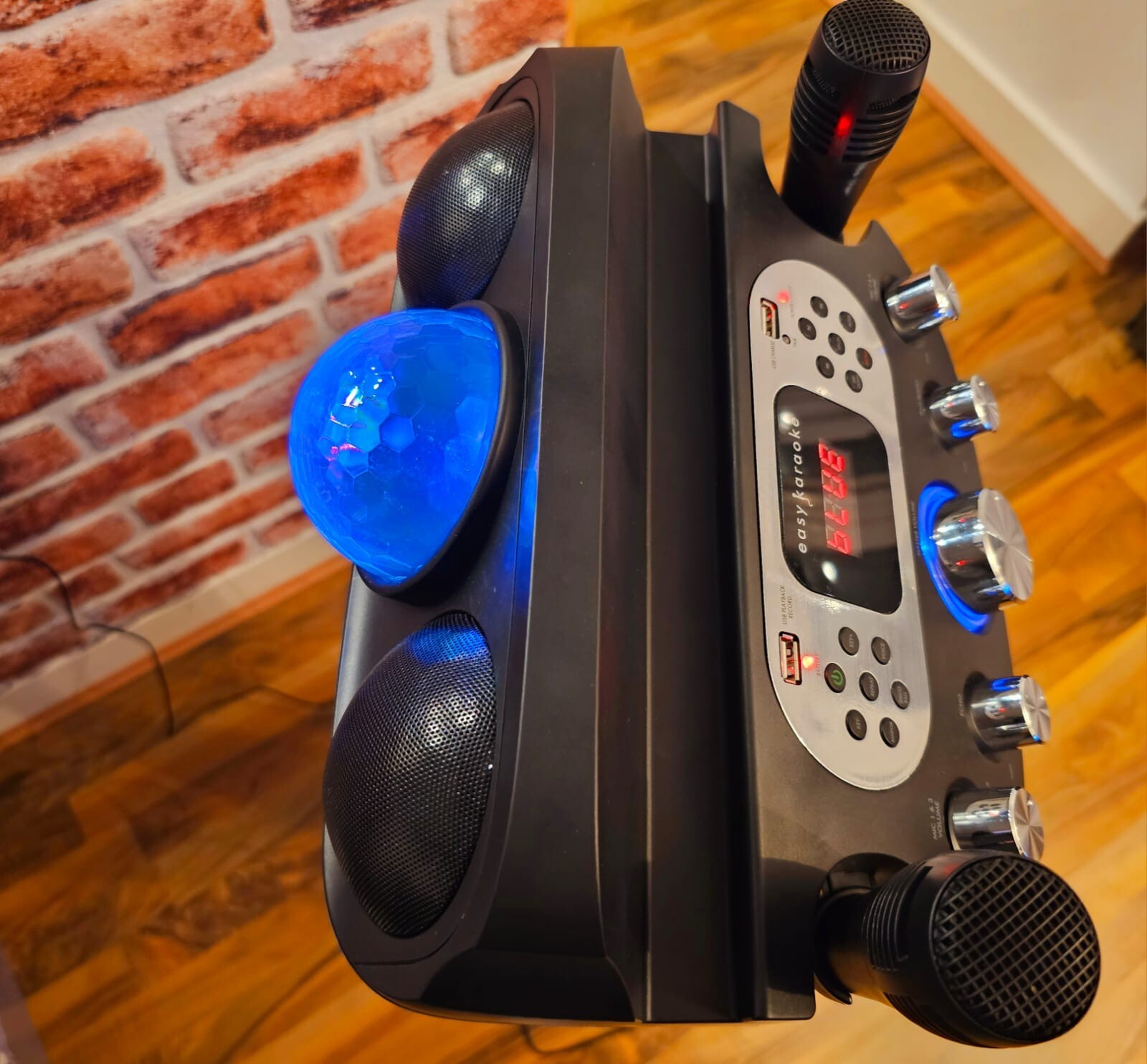 Easy Karaoke EKS828BT Bluetooth Pedestal Karaoke Machine with Light