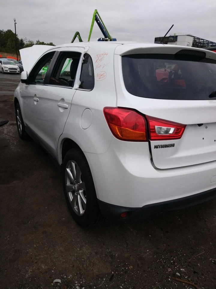 Parachoques delantero usado refuerzo delantero se adapta a: Mitsubishi Outlander 2015 delantero deportivo Foto 3 de 4