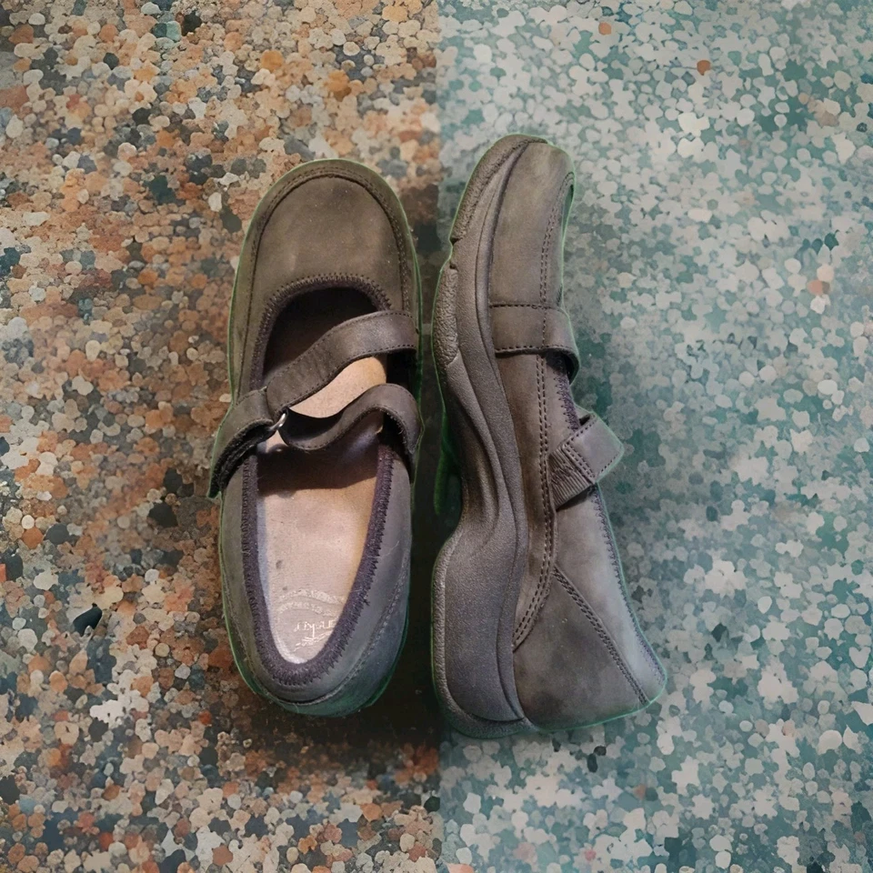 Fivela dupla feminina Dansko 5406200200 tamanho 39 camurça preta Mary Jane - Imagem 3 de 4