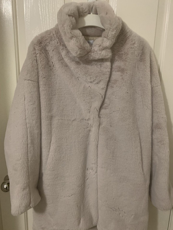Pink Diamond Pink/Beige Faux Fur Mid-Length Overcoat Lined Collared Hook & Eye S
