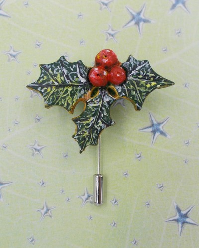 HOLLY & RED BERRIES PIN Festive Christmas Brooch Winter Wedding Pin HAND PAINTED - Picture 7 of 8