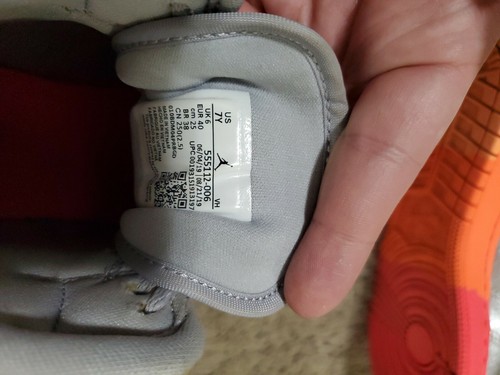 Nike Air Jordan Retro 1 Mid "Sunrise" 555112-006 GS taglia 7 anni - Foto 6 di 8