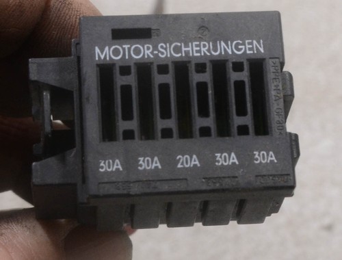 BMW E39 5er Touring Bj 1997 Motor Sicherungen #63978-B6