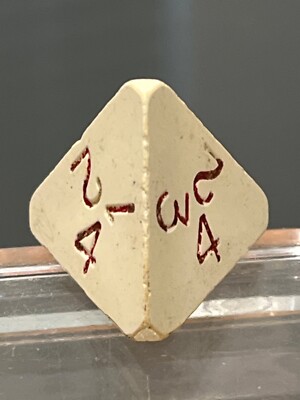 Vtg Gamescience opaque off-white w/ red d4 rpg d&d dice 120723@