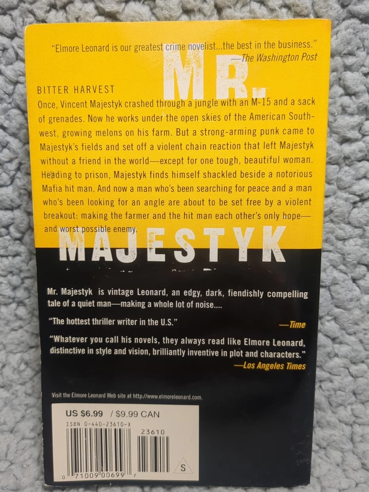 Mr. Majestyk by Elmore Leonard, a Dell Publishing Softcover Foto 2 de 4