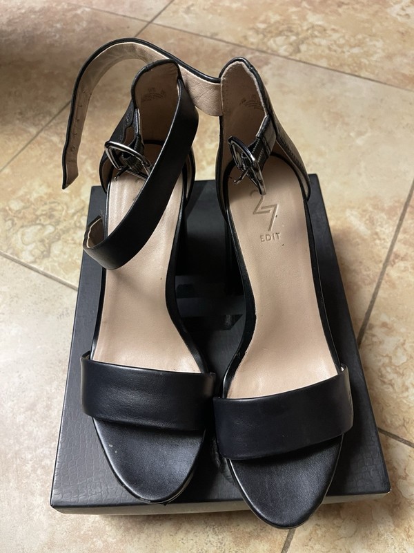 27 Edit Abilyn Ankle Strap Pump size 7.5