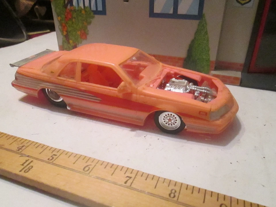 Modelo construido Drag Racing Matt and Debbie Hays 1988 Pro Street Thunderbird Foto 2 de 4