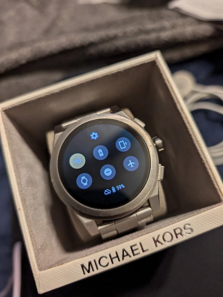 Умные часы Michael Kors MKT5026 Access золотистый, черный сенсорный экран Grayson 47 мм - Изображение 3 из 4