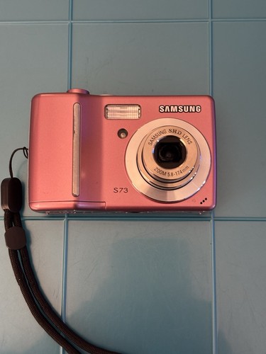 Samsung S73-ROSA RARO-7,2 MP-Cámara digital y tarjeta SD-Probado Excelente - Imagen 13 de 18