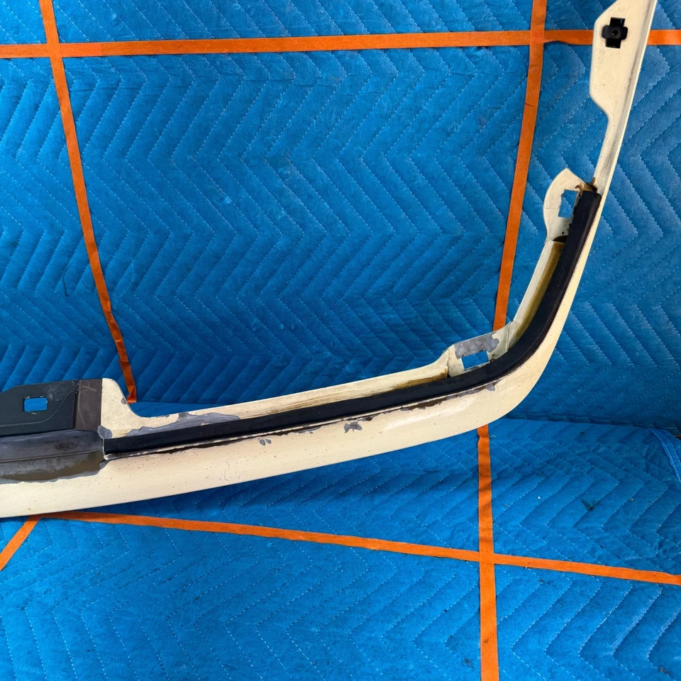 Panel de acabado de parachoques delantero Chrysler Maserati 1989-1991 con moldura OEM Foto 3 de 4