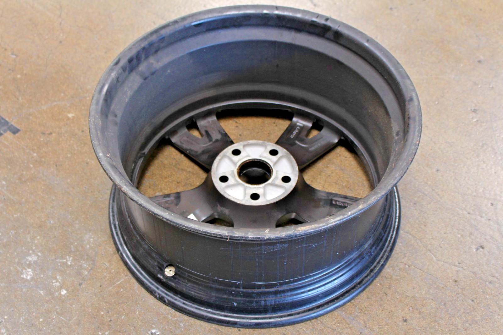 Lamborghini Gallardo Coupe, Spyder, Front Wheel, Scratches Used, P/N 400601017AG