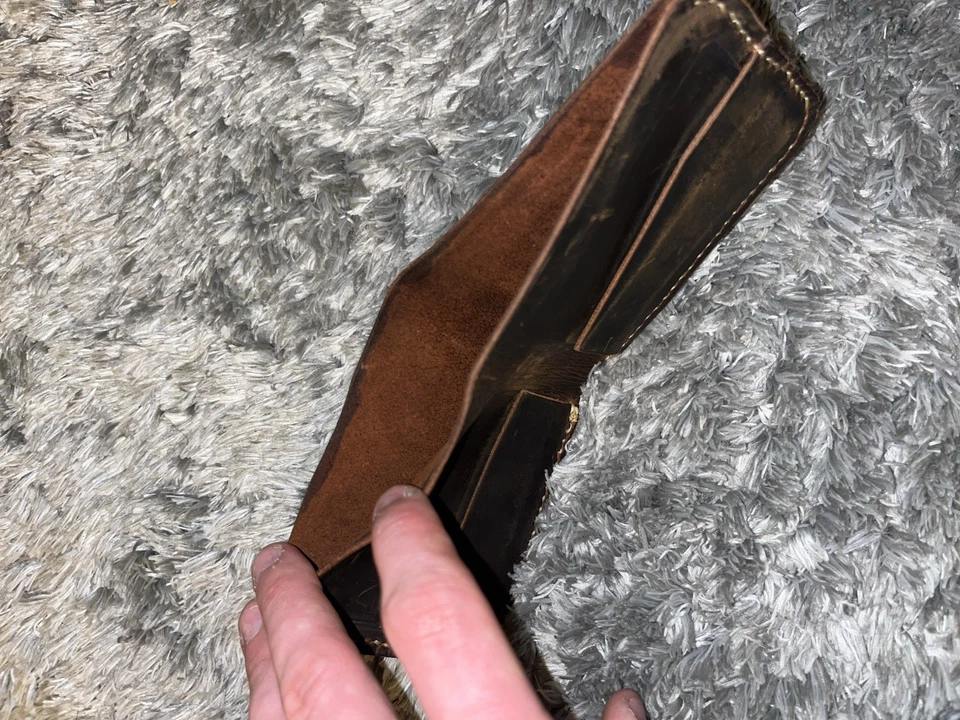 Cartera de cuero plegable rústica hecha a mano en EE. UU. con tarjetero.  Cosido a mano Foto 4 de 4