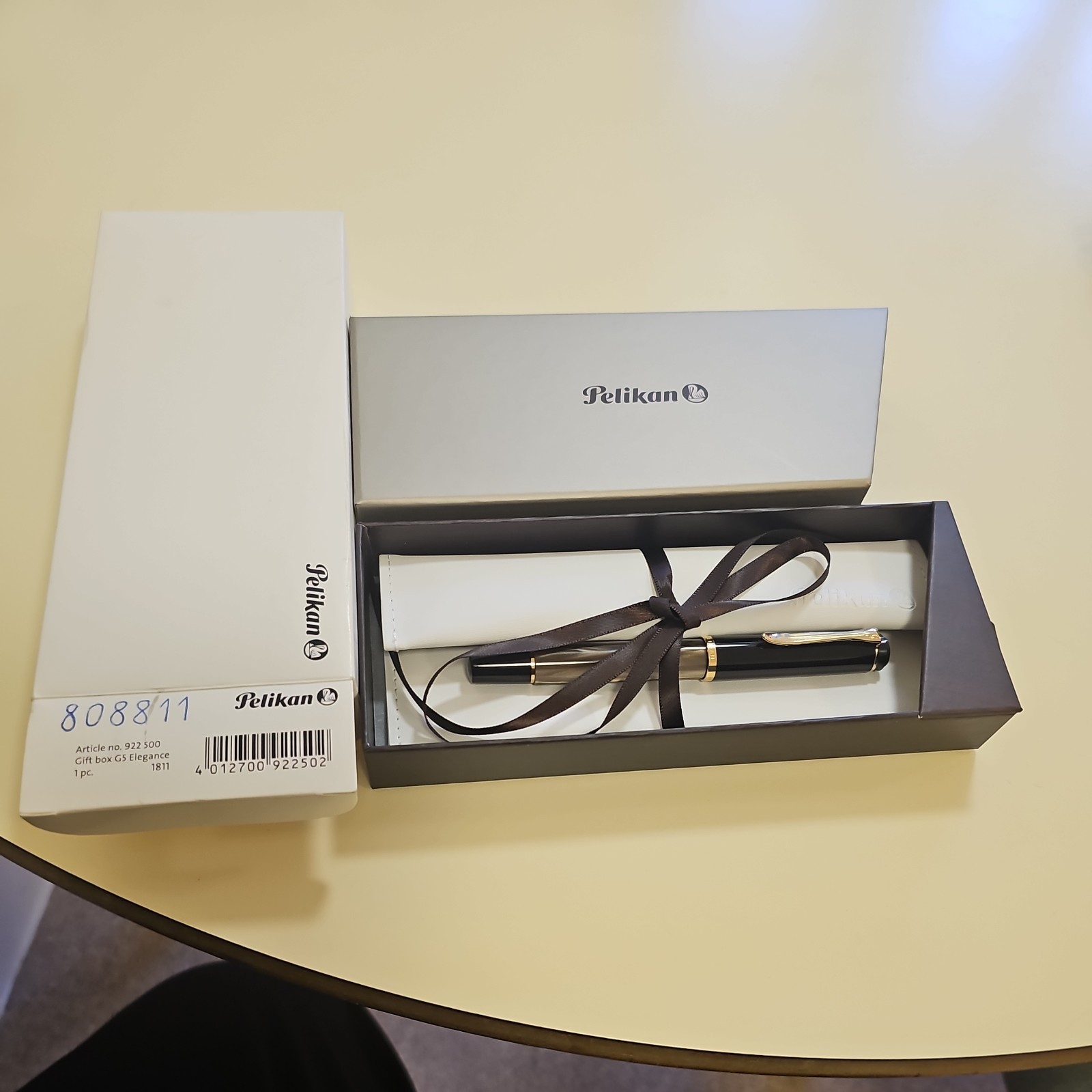 Pelikan Classic M200 Fountain Pen in Marble Brown complete with box