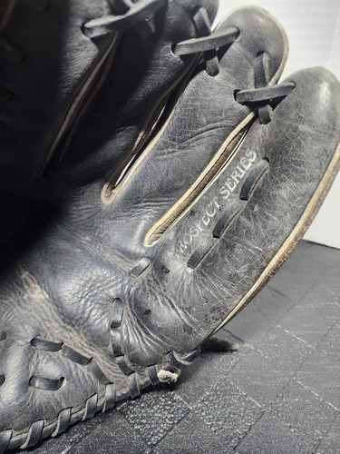 Lot's of 2 all RHT Baseball Gloves - Picture 13 of 14