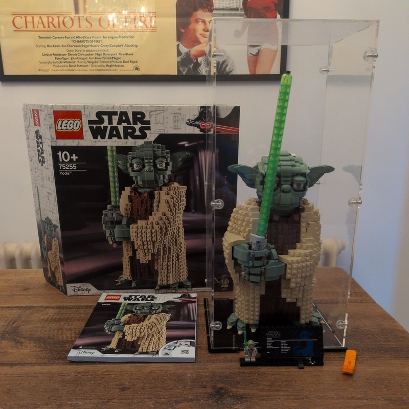 LEGO Star Wars Yoda 75255 100% Complete + Box + Instructions + Display case