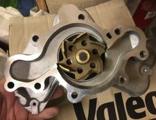 Pompe à eau Mazda 929