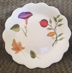 White Barn Candle Co Candle Plate Dish Holder Tray Flowers Leaves