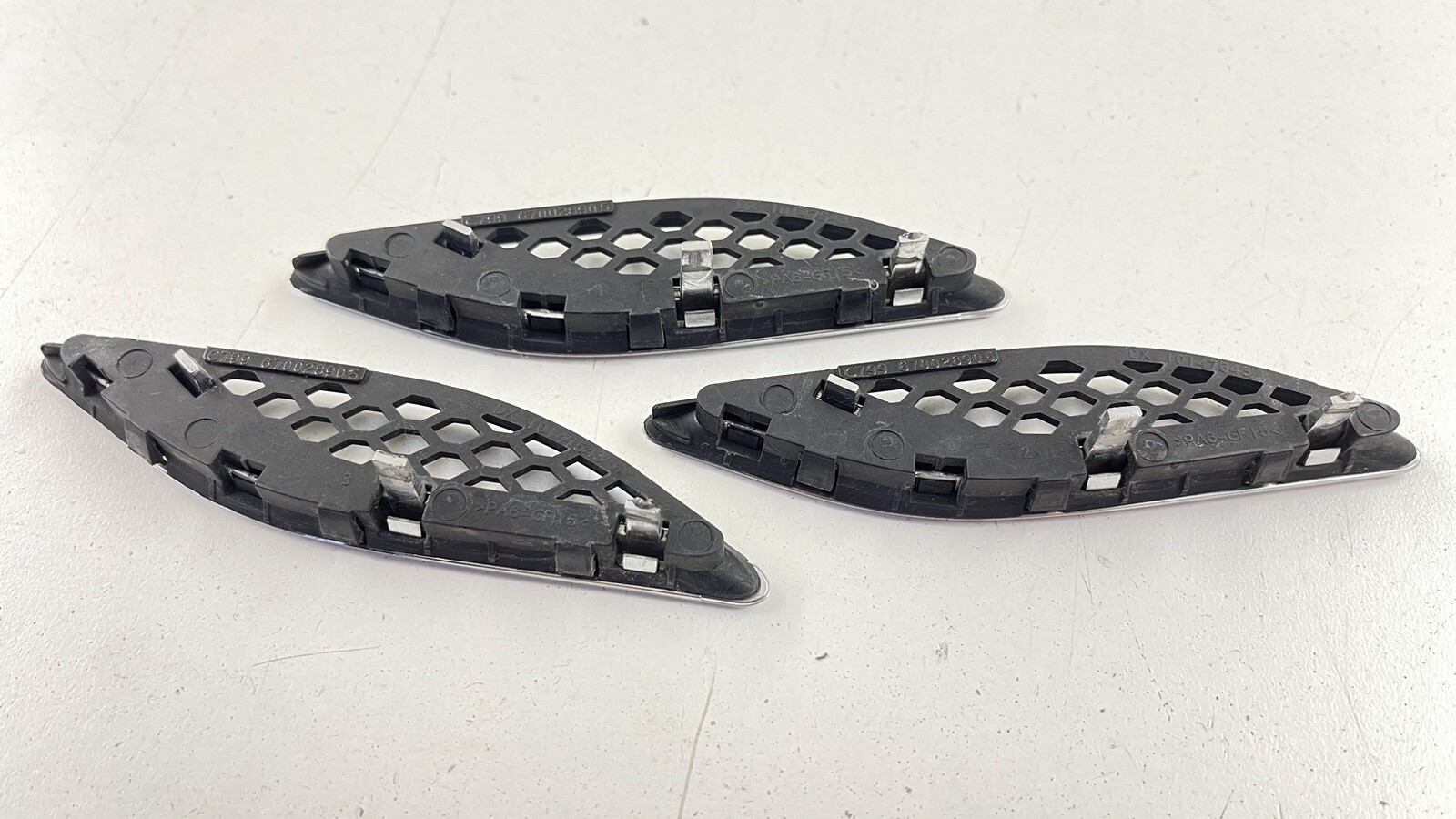 14-22 MASERATI GHIBLI RIGHT FRONT FENDER AIR VENT GRILLE COVER TRIM SET OF 3 OEM